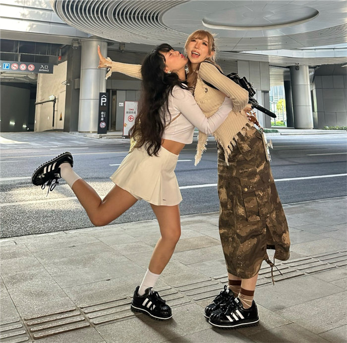 아디다스 x 클랏 슈퍼스타  편안한 미끄럼방지마모 흰색/블랙 photo review