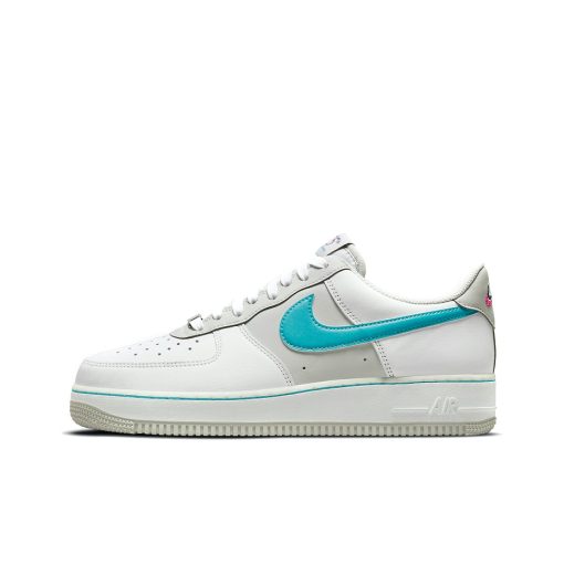 나이키 x NBA 에어포스 1 '07 LV8 EMB 화이트 터콰이즈 블루 DC8874-100